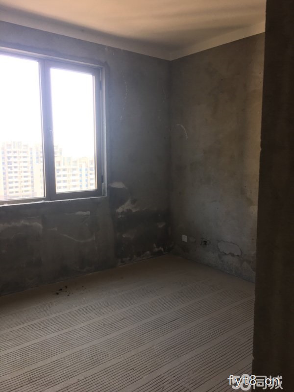 花千树洋房11楼送阁楼118平方有房产证可以按揭产证满两年